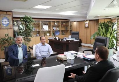 پیگیری پرداخت مطالبات پرسنل حوزه بهداشت و درمان توسط استاندار