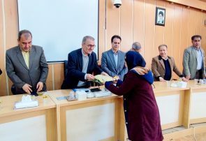 تجلیل از بانوان کارمند استانداری کهگیلویه وبویراحمد به مناسبت روز زن تجلیل از بانوان کارمند استانداری کهگیلویه وبویراحمد به مناسبت روز زن