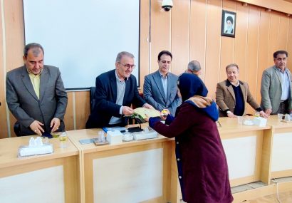 تجلیل از بانوان کارمند استانداری کهگیلویه وبویراحمد به مناسبت روز زن تجلیل از بانوان کارمند استانداری کهگیلویه وبویراحمد به مناسبت روز زن