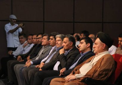 نماینده کهگیلویه بزرگ در نشست خبری با خبرنگاران: توسعه همه‌جانبه با اجرای ۳۲۸ پروژه عمرانی/خبرنگاران کهگیلویه بزرگ دغدغه‌های خود را در نشست روز خبرنگار مطرح کردند