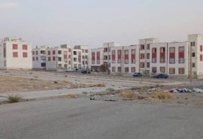 مسکن مهر دهدشت؛ دیار بی‌هویت میان شهر و روستا/فرماندار و دادستان محترم ورود کنند کم‌ کاری مدیران منجر به بروز آسیب‌های اجتماعی جدی در بین خانواده‌ها و فرزندان شده است،که امری جبران‌ ناپذیر است