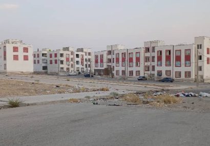 مسکن مهر دهدشت؛ دیار بی‌هویت میان شهر و روستا/فرماندار و دادستان محترم ورود کنند کم‌ کاری مدیران منجر به بروز آسیب‌های اجتماعی جدی در بین خانواده‌ها و فرزندان شده است،که امری جبران‌ ناپذیر است