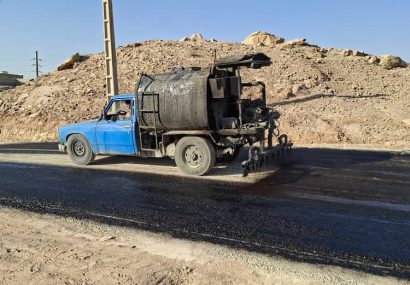 آغاز عملیات قیرپاشی و بهسازی جاده آبرزی و گلزار شهدای کل سیفالله در گچساران آغاز عملیات قیرپاشی و بهسازی جاده آبرزی و گلزار شهدای کل سیفالله در گچساران