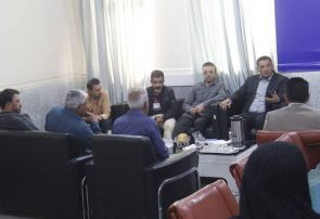 پیگیری حضوری و چهره به چهره مشکلات ارباب رجوع در دوشنبه های مردمی فرماندار کهگیلویه پیگیری حضوری و چهره به چهره مشکلات ارباب رجوع در دوشنبه های مردمی فرماندار کهگیلویه