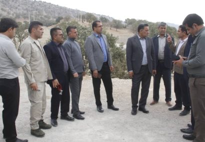 بازدید میدانی فرماندار کهگیلویه از بخش چاروسا با همراهی اعضای شورای اداری، بخشدار و دهیاران بازدید میدانی فرماندار کهگیلویه از بخش چاروسا با همراهی اعضای شورای اداری، بخشدار و دهیاران