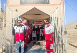 اجرای طرح “نذر خدمت” در روستای شهید طیب / همدلی داوطلبان هلال‌احمر برای بهبود شرایط زندگی مردم منطقه