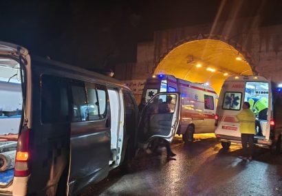 اقدام انسان‌دوستانه پرسنل اعزام بیمارستان دهدشت در مسیر بازگشت از مأموریت شیراز