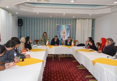 یازدهمین جشنواره منطقه‌ای تئاتر خلیج فارس در نخستین روز برگزاری خود، با اجرای دو نمایش «مرگ در می‌زند» و «برنو» و برگزاری کارگاه‌های تخصصی آموزشی، به میزبانی شهر یاسوج وارد فاز اجرایی شد.