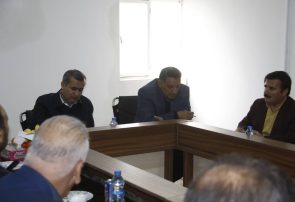 نشست فوریتی ستاد بحران کهگیلویه با حضور معاون عمرانی استاندار؛ پیگیری بی‌وقفه عملیات جست‌وجوی سومین قربانی سیل