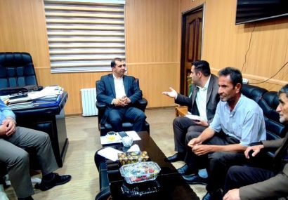 دومین روز متوالی دیدار مستقیم فرماندار دنا با مردم در هفته جاری؛ تأکید فرماندار دنا بر حل مشکلات مردم توسط ادارات و مدیران