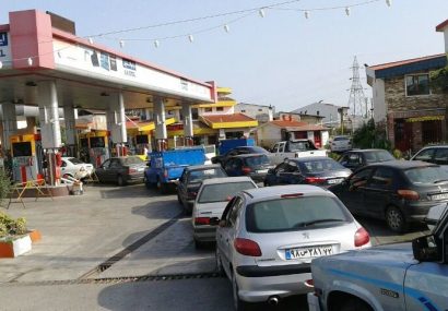 رها شدن بیش از هزار کارت سوخت شخصی در جایگاه‌های یاسوج/ خودروها درجا، زمانها هدر؛ بحران صف در پمپ بنزینها