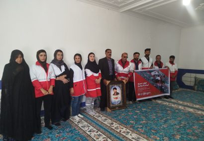 علی توحیدی با خانواده شهید «پذیرش» دیدار کرد
