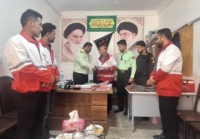 فرمانده نیروی انتظامی دیشموک با حضور در هلال احمر از علی توحیدی تقدیر کرد