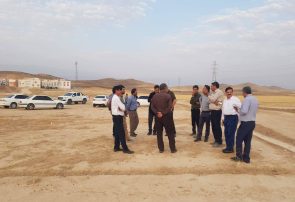 بازدید میدانی مسئولان استانی از سایت ۱۰۱۰ واحدی نهضت ملی مسکن دهدشت / تصمیمات اجرایی برای رفع موانع زیرساختی