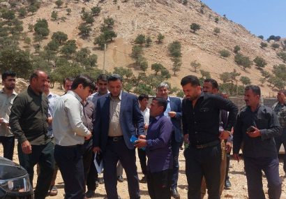 بازدید میدانی فرماندار کهگیلویه از روستاهای بخش دیشموک برای بررسی مطالبات مردم بازدید میدانی فرماندار کهگیلویه از روستاهای بخش دیشموک برای بررسی مطالبات مردم