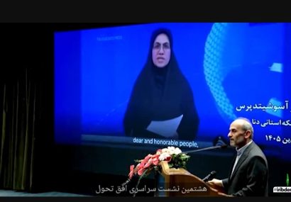 تجلیل رئیس رسانه ملّی از مجری «شبکه دنا» برای فراخوان حماسه برنو به دستان تجلیل رئیس رسانه ملّی از مجری «شبکه دنا» برای فراخوان حماسه برنو به دستان