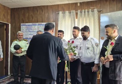فرماندار کهگیلویه: تقویت اورژانس ۱۱۵ سرمایهگذاری برای سلامت مردم است فرماندار کهگیلویه: تقویت اورژانس ۱۱۵ سرمایهگذاری برای سلامت مردم است