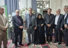 حضور استاندار کهگیلویه  و بویراحمد و فرماندار کهگیلویه در منزل شهید علوی‌تبار؛ تجلیل از ایثار و مقاومت خانواده شهدا