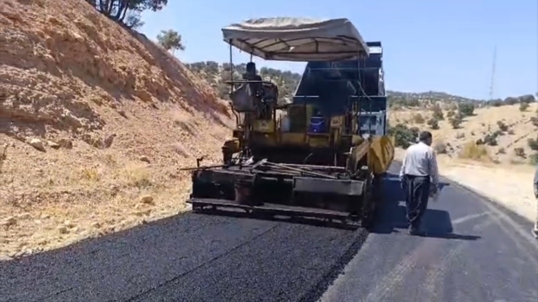 آغاز عملیات روکش آسفالت پروژه بهسازی و آسفالت محورهای راه روستایی بخش کبگیان (آنتنی های چیتاب) آغاز عملیات روکش آسفالت پروژه بهسازی و آسفالت محورهای راه روستایی بخش کبگیان (آنتنی های چیتاب)