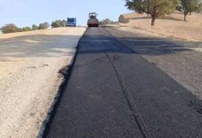 آغاز عملیات آسفالت راه روستایی درغک به اسفندان توسط راهداری استان آغاز عملیات آسفالت راه روستایی درغک به اسفندان توسط راهداری استان