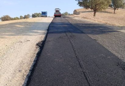 آغاز عملیات آسفالت راه روستایی درغک به اسفندان توسط راهداری استان آغاز عملیات آسفالت راه روستایی درغک به اسفندان توسط راهداری استان
